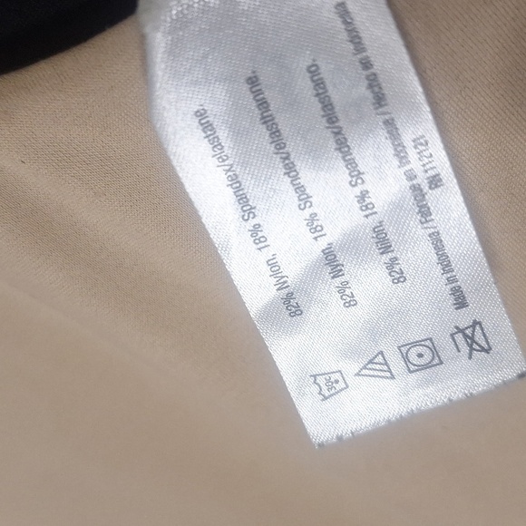 Spanx Assets Red Hot Lable Reversible Shaping Tank Top Size M - Picture 8 of 8